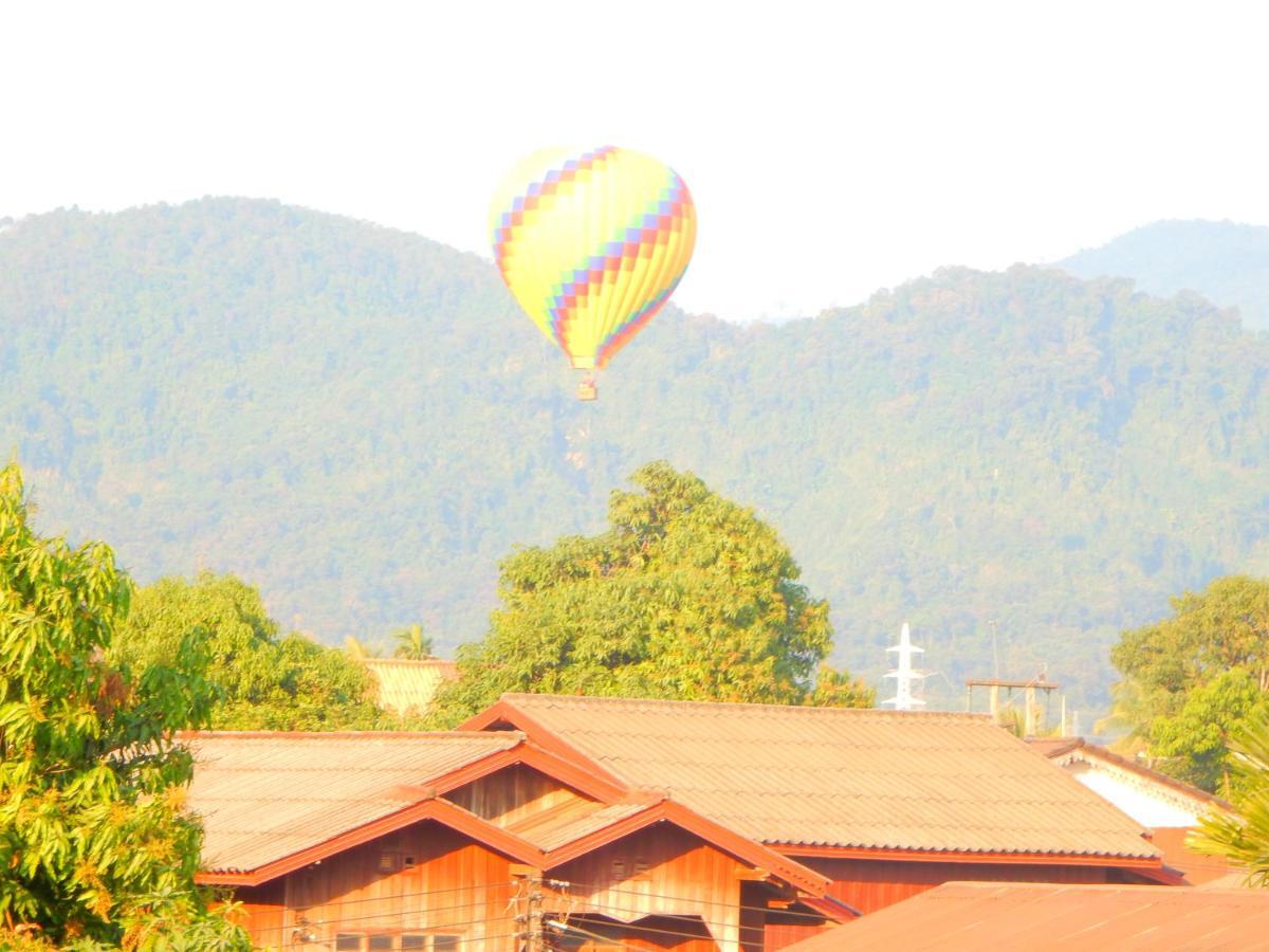 Vang Vieng Camellia Hotel Esterno foto